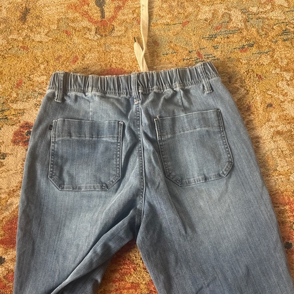 Judy Blue Blue pull on jogger Jeans with Cream Drawstring 7 /28 - Picture 6 of 7